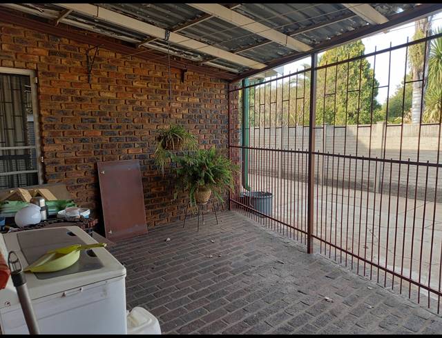 4 BEDROOM HOUSE FOR SALE IN VANDERBIJLPARK SW